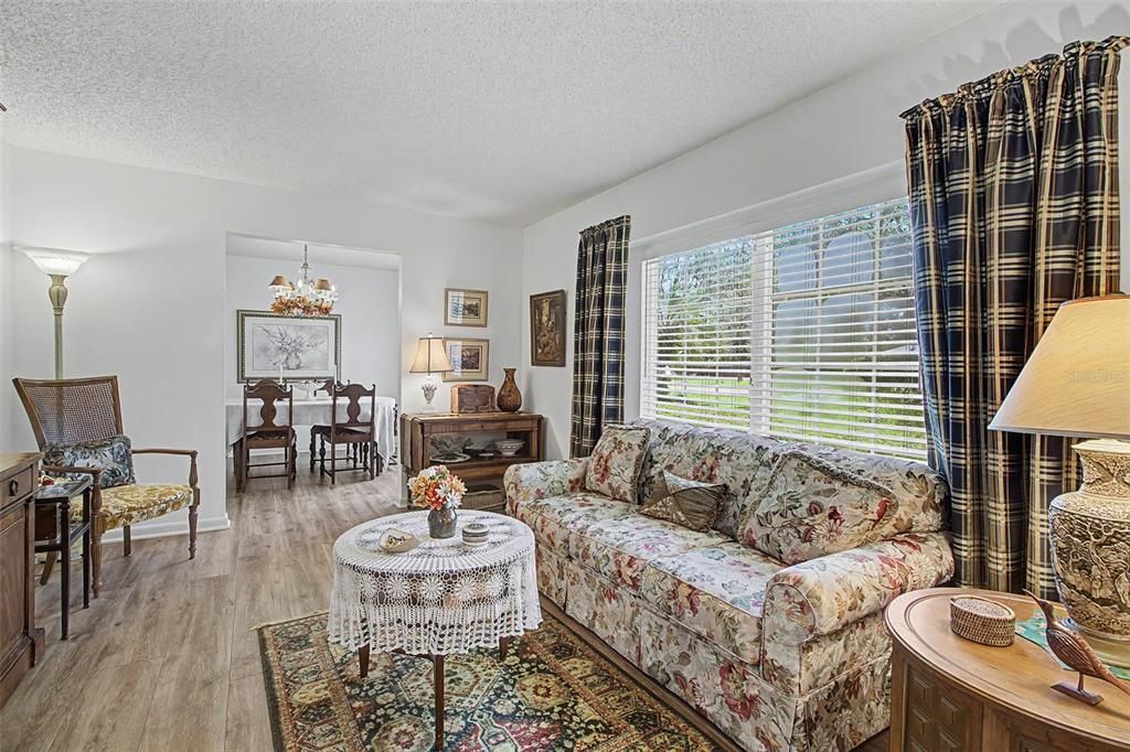 For Sale: $325,000 (3 beds, 2 baths, 1939 Square Feet)