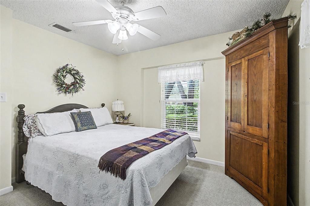 For Sale: $325,000 (3 beds, 2 baths, 1939 Square Feet)