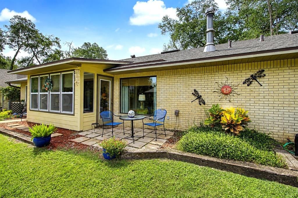 For Sale: $325,000 (3 beds, 2 baths, 1939 Square Feet)