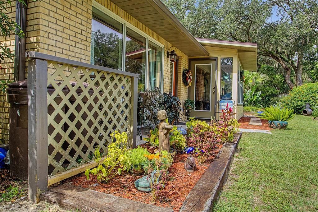 For Sale: $325,000 (3 beds, 2 baths, 1939 Square Feet)