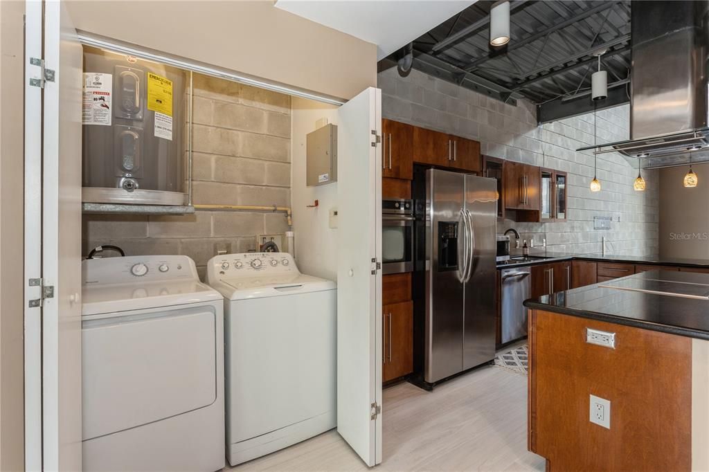 For Rent: $3,000 (1 beds, 1 baths, 1080 Square Feet)