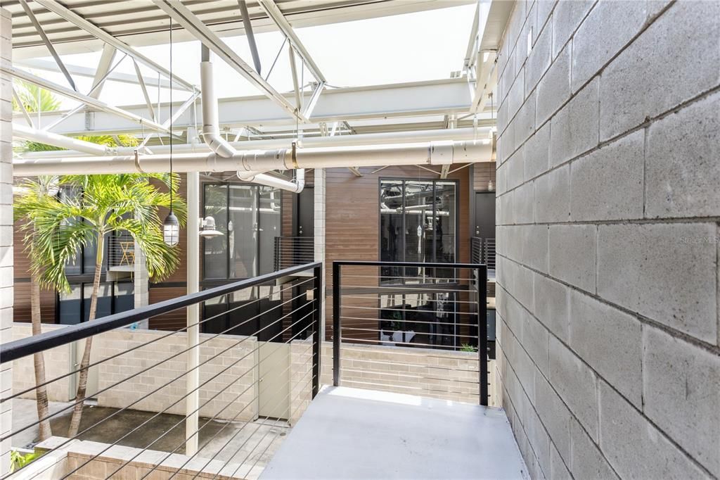 For Rent: $3,000 (1 beds, 1 baths, 1080 Square Feet)