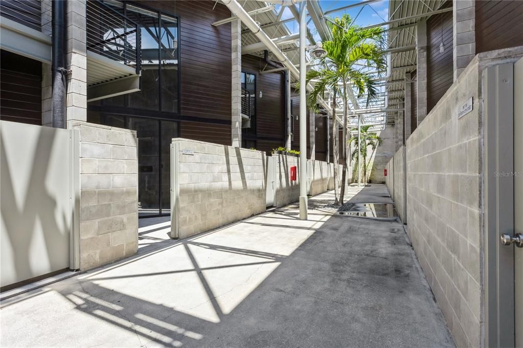 For Rent: $3,000 (1 beds, 1 baths, 1080 Square Feet)