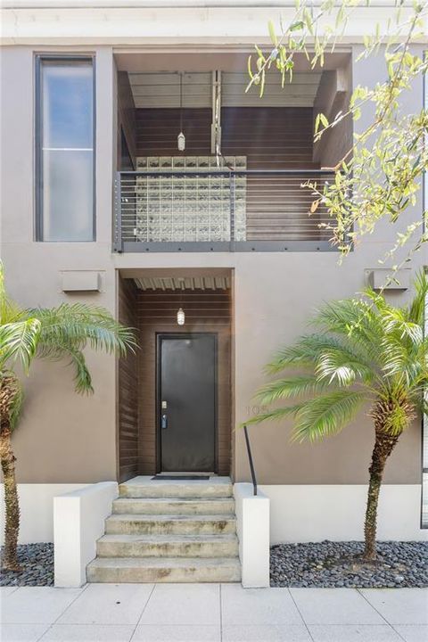 For Rent: $3,000 (1 beds, 1 baths, 1080 Square Feet)