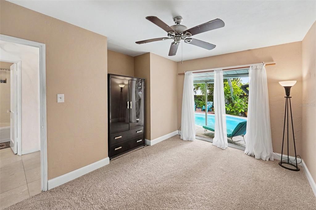For Sale: $350,000 (2 beds, 1 baths, 1048 Square Feet)
