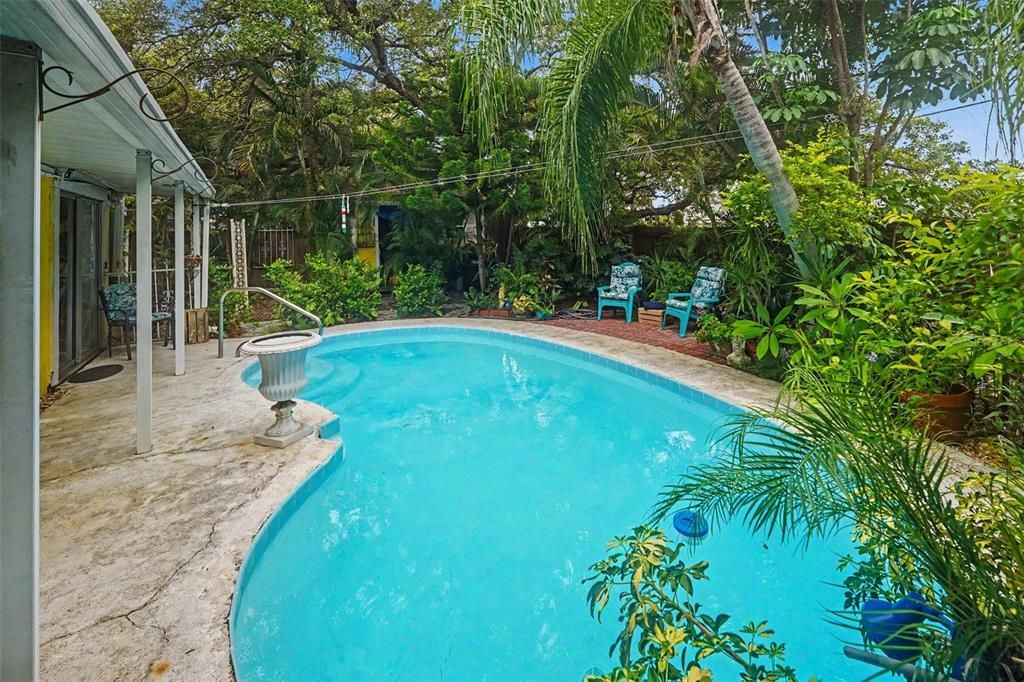 For Sale: $350,000 (2 beds, 1 baths, 1048 Square Feet)