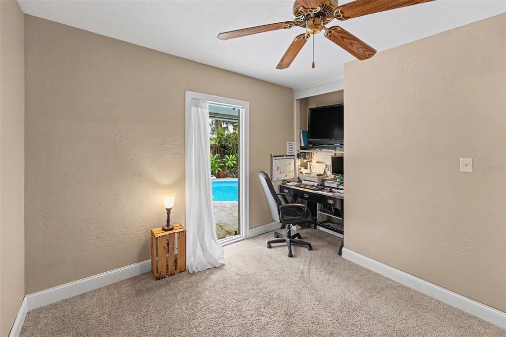 For Sale: $350,000 (2 beds, 1 baths, 1048 Square Feet)