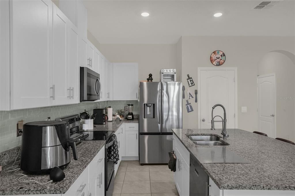 For Sale: $359,900 (3 beds, 2 baths, 1676 Square Feet)