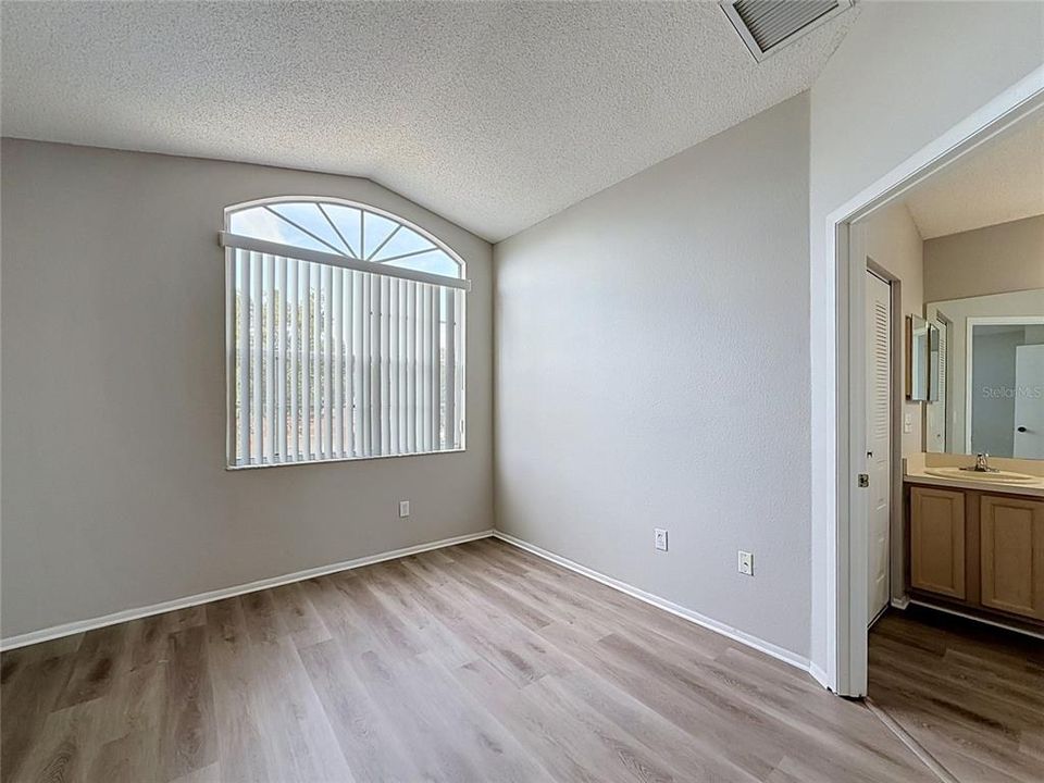 For Sale: $385,000 (3 beds, 2 baths, 2041 Square Feet)