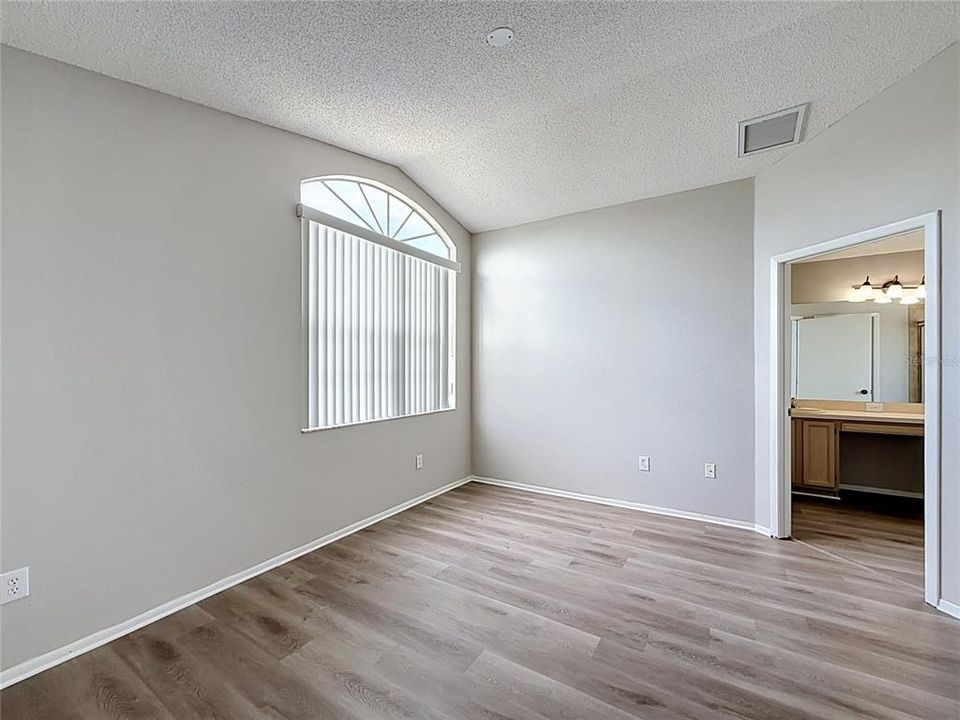For Sale: $385,000 (3 beds, 2 baths, 2041 Square Feet)