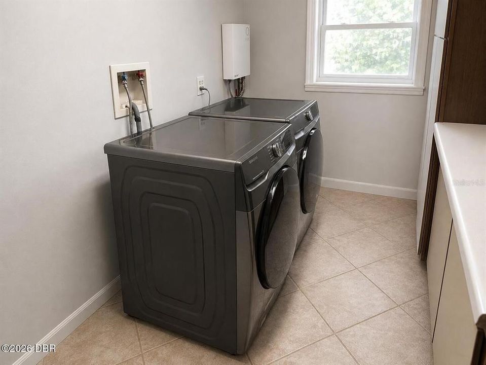 For Sale: $499,000 (4 beds, 2 baths, 2024 Square Feet)