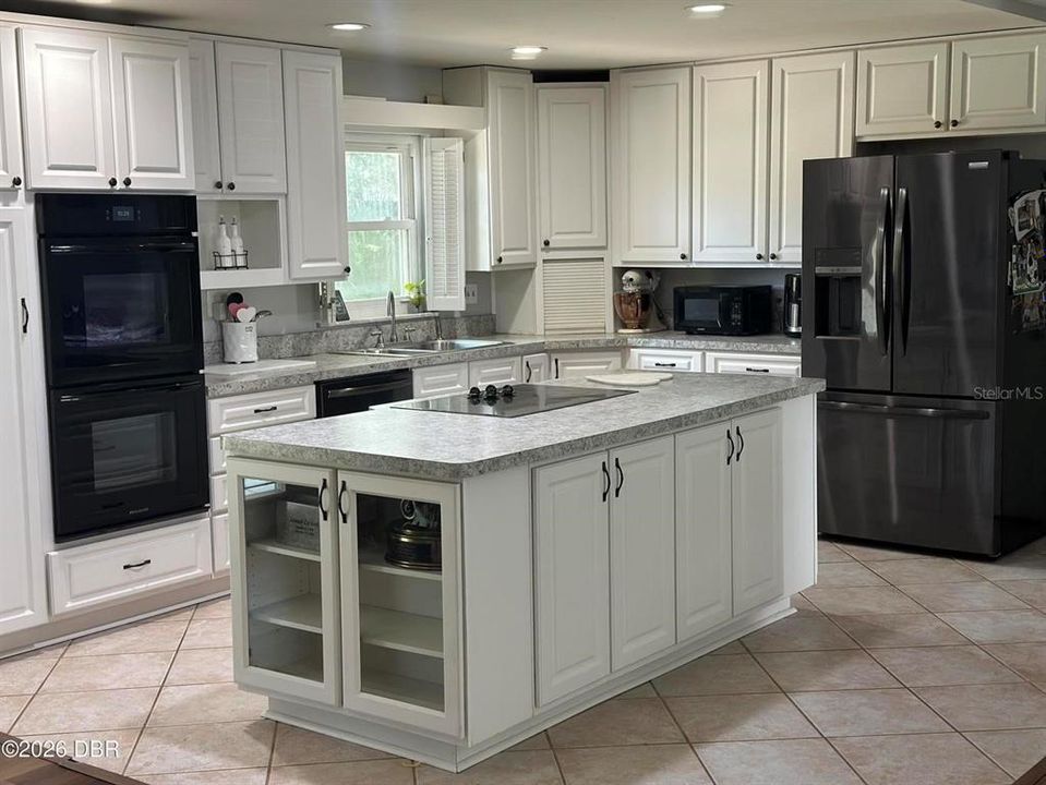 For Sale: $499,000 (4 beds, 2 baths, 2024 Square Feet)