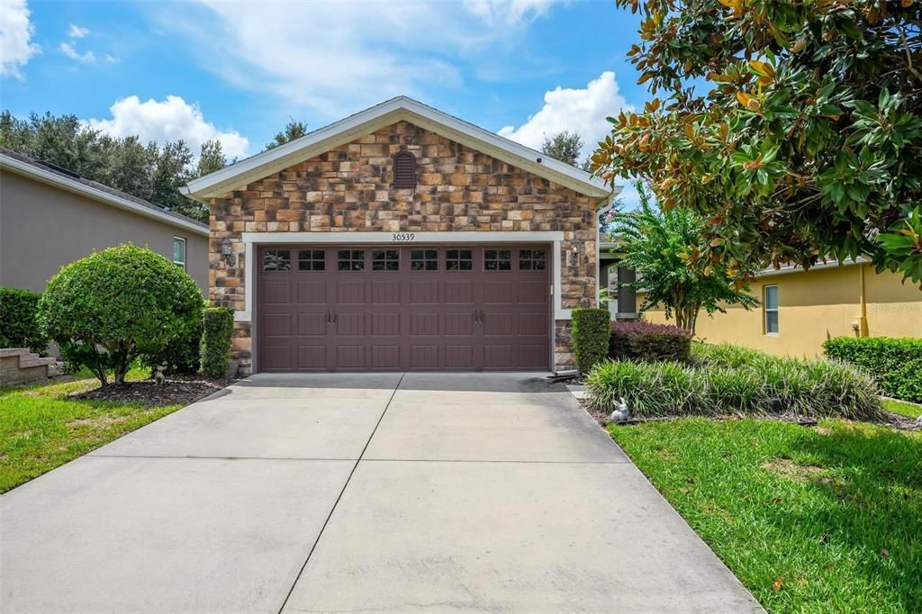 For Sale: $325,000 (3 beds, 2 baths, 1415 Square Feet)