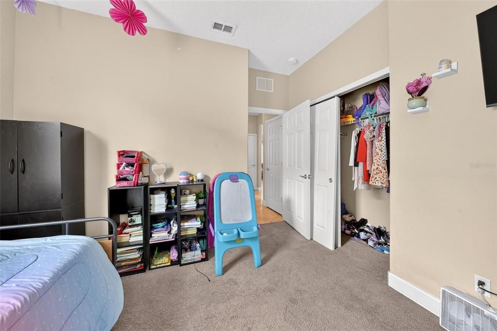 For Sale: $325,000 (3 beds, 2 baths, 1415 Square Feet)