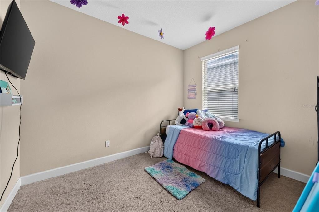For Sale: $325,000 (3 beds, 2 baths, 1415 Square Feet)