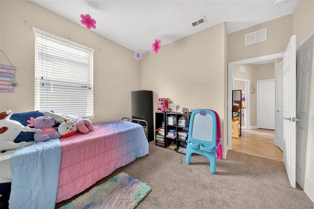 For Sale: $325,000 (3 beds, 2 baths, 1415 Square Feet)