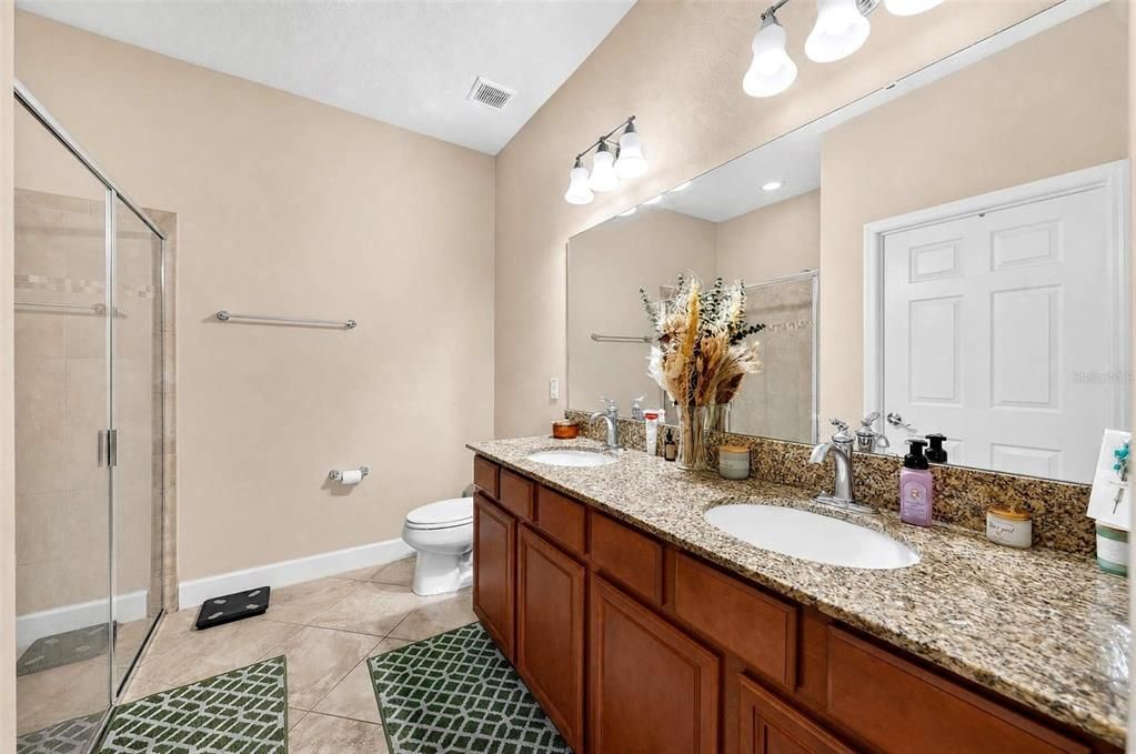 For Sale: $325,000 (3 beds, 2 baths, 1415 Square Feet)