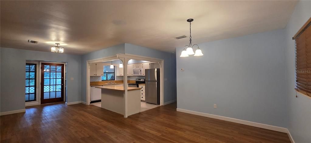 For Rent: $1,800 (2 beds, 1 baths, 1196 Square Feet)