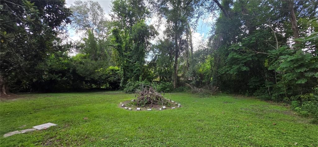 For Rent: $1,800 (2 beds, 1 baths, 1196 Square Feet)