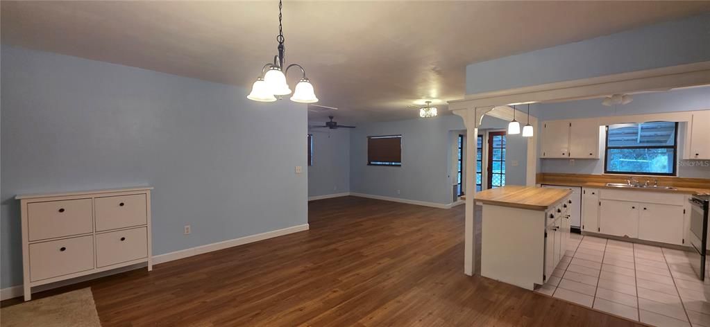 For Rent: $1,800 (2 beds, 1 baths, 1196 Square Feet)