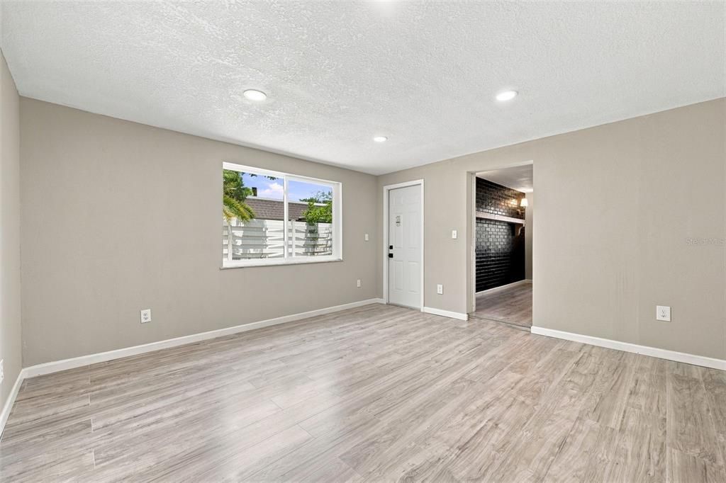 En Venta: $285,000 (3 camas, 2 baños, 1324 Pies cuadrados)