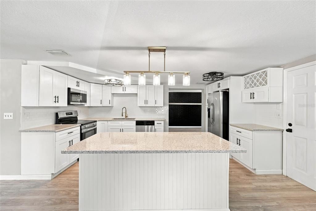En Venta: $285,000 (3 camas, 2 baños, 1324 Pies cuadrados)