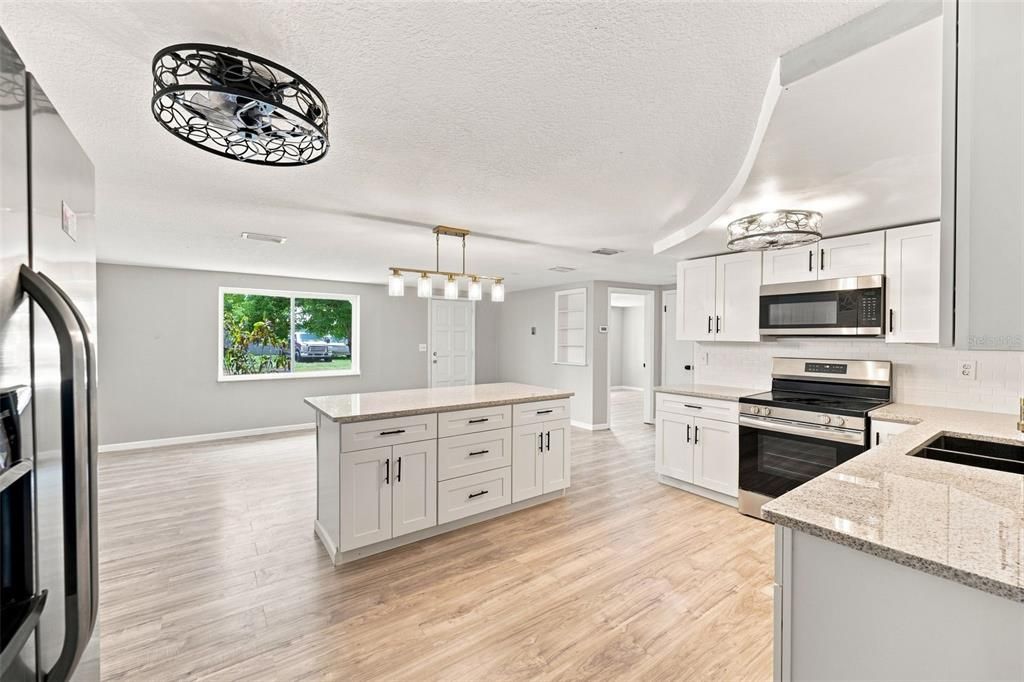 En Venta: $285,000 (3 camas, 2 baños, 1324 Pies cuadrados)