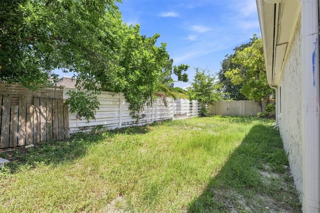 En Venta: $285,000 (3 camas, 2 baños, 1324 Pies cuadrados)