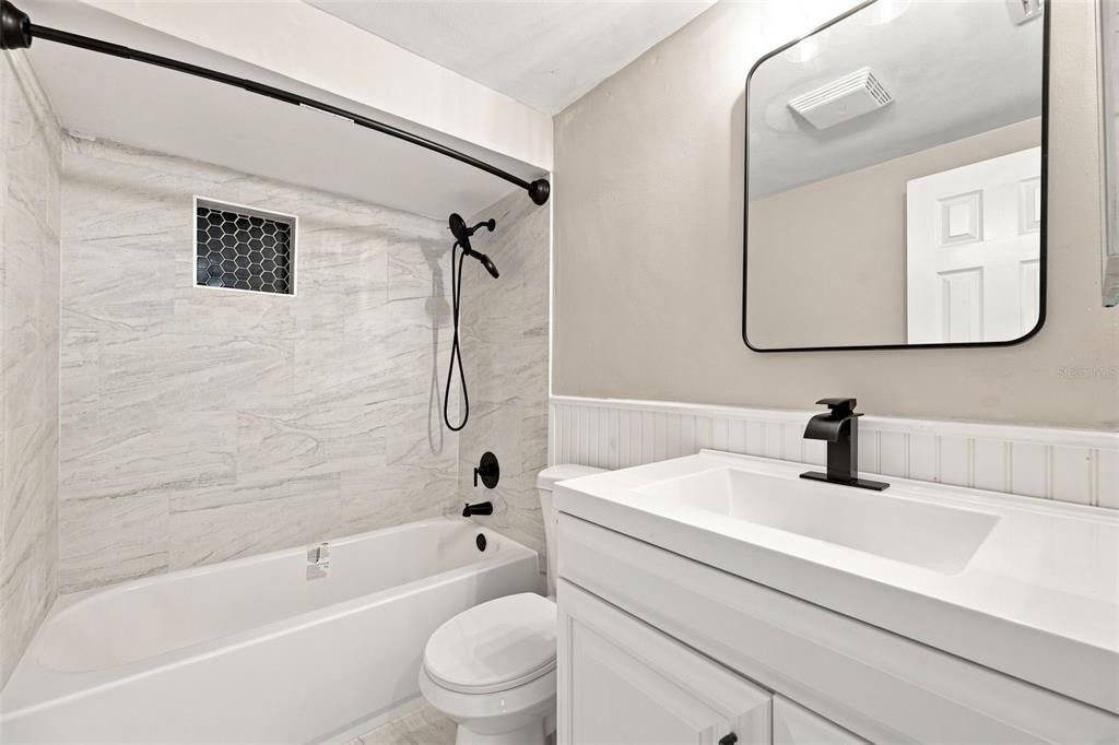En Venta: $285,000 (3 camas, 2 baños, 1324 Pies cuadrados)