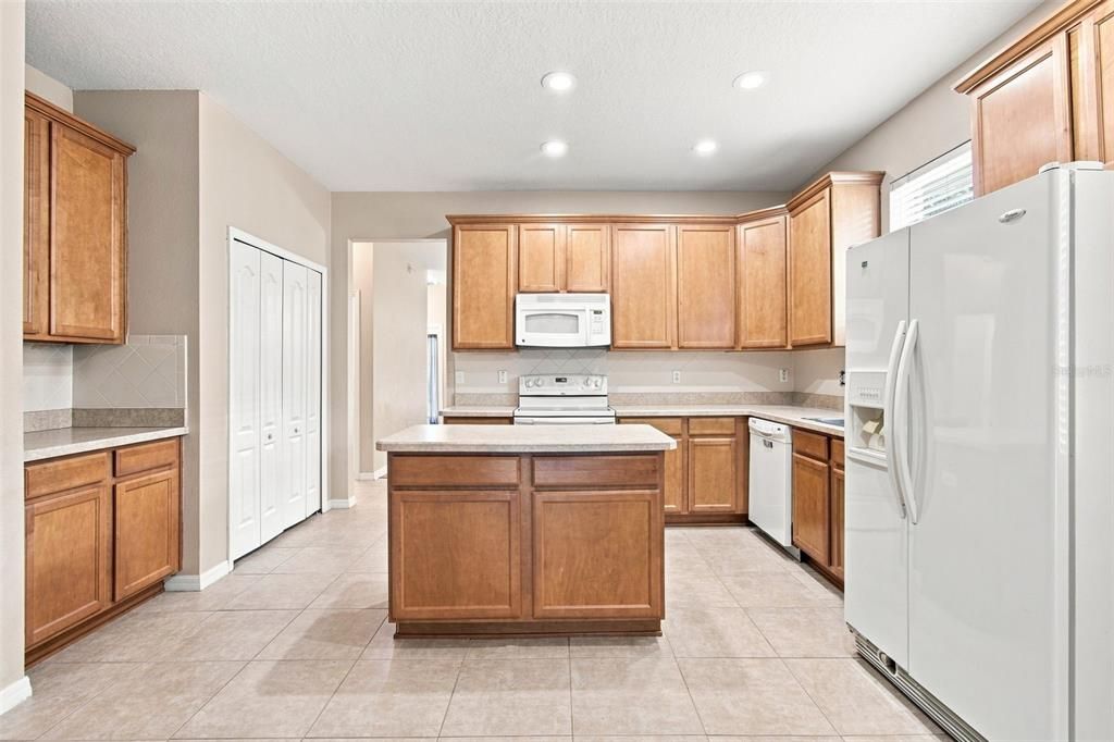 For Sale: $330,000 (4 beds, 2 baths, 1968 Square Feet)