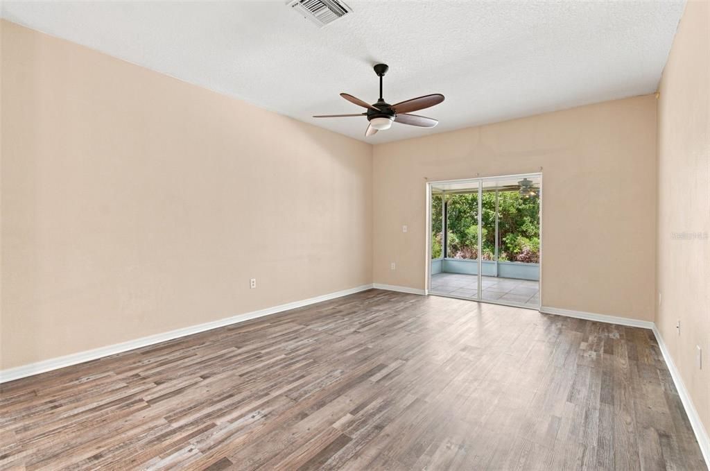 For Sale: $330,000 (4 beds, 2 baths, 1968 Square Feet)