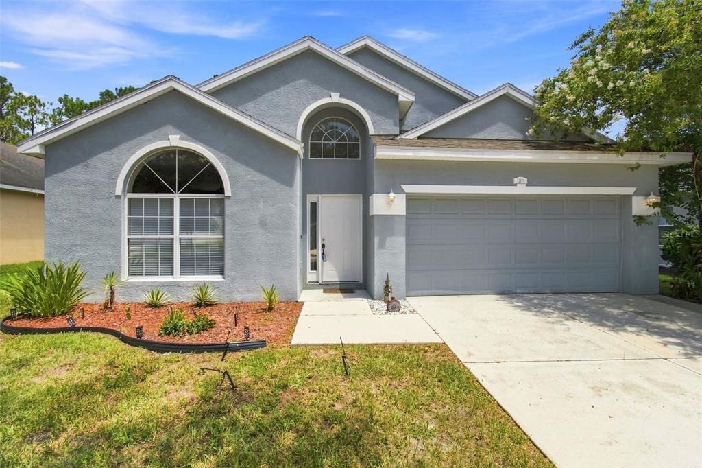 For Sale: $330,000 (4 beds, 2 baths, 1968 Square Feet)