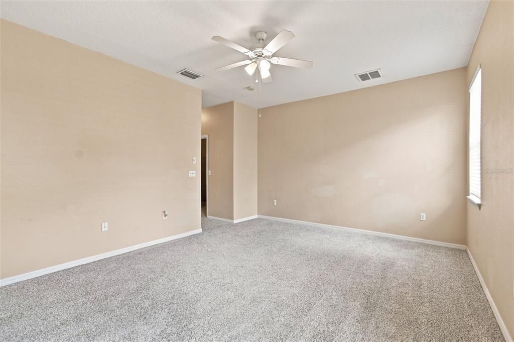For Sale: $330,000 (4 beds, 2 baths, 1968 Square Feet)