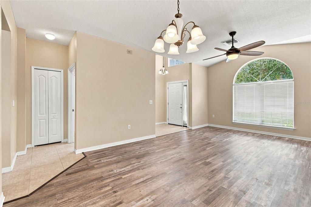 For Sale: $330,000 (4 beds, 2 baths, 1968 Square Feet)