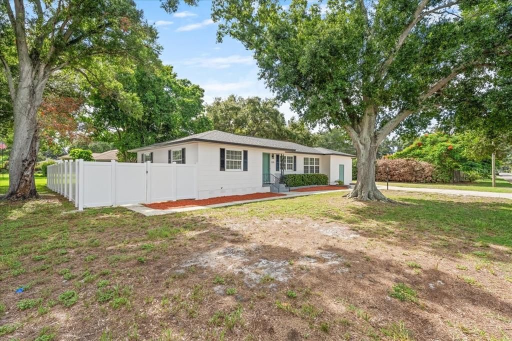 En Venta: $615,000 (3 camas, 3 baños, 1749 Pies cuadrados)