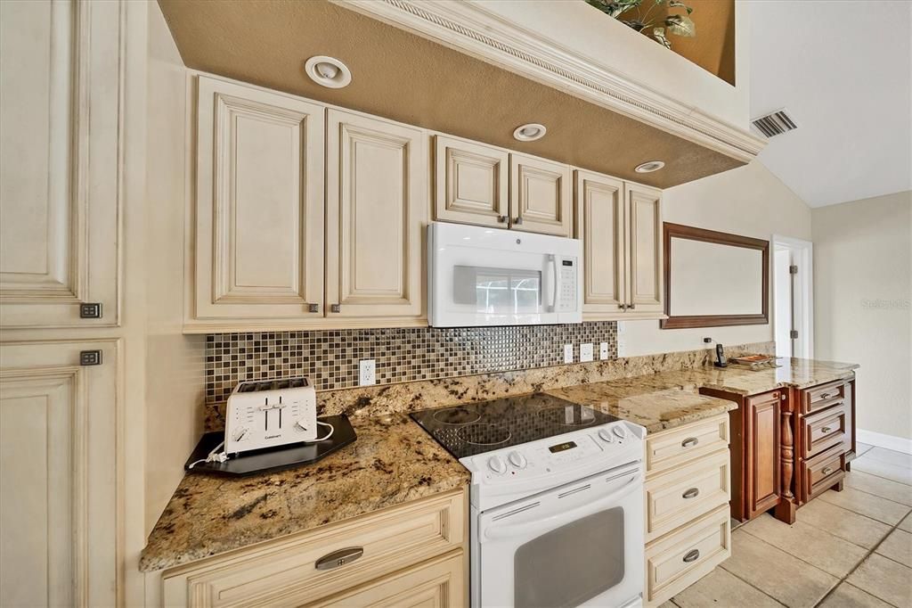 For Sale: $495,000 (5 beds, 4 baths, 2403 Square Feet)