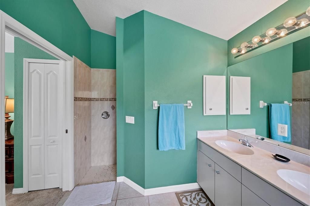 For Sale: $495,000 (5 beds, 4 baths, 2403 Square Feet)