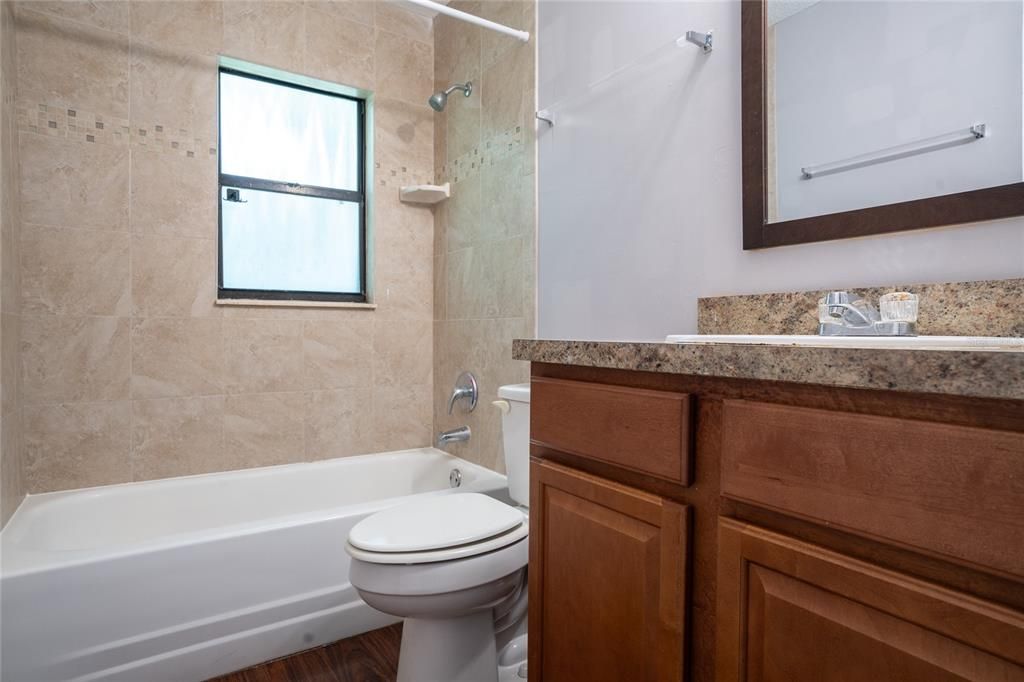 В аренду: $2,400 (3 спален, 2 ванн, 1369 Квадратных фут)