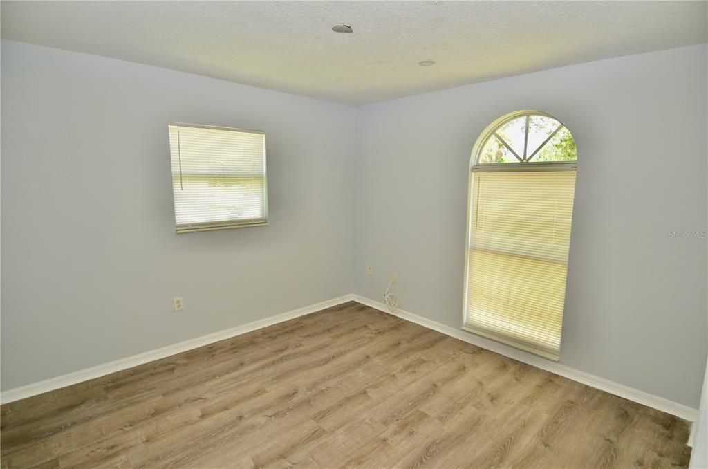 For Sale: $350,000 (3 beds, 2 baths, 1750 Square Feet)