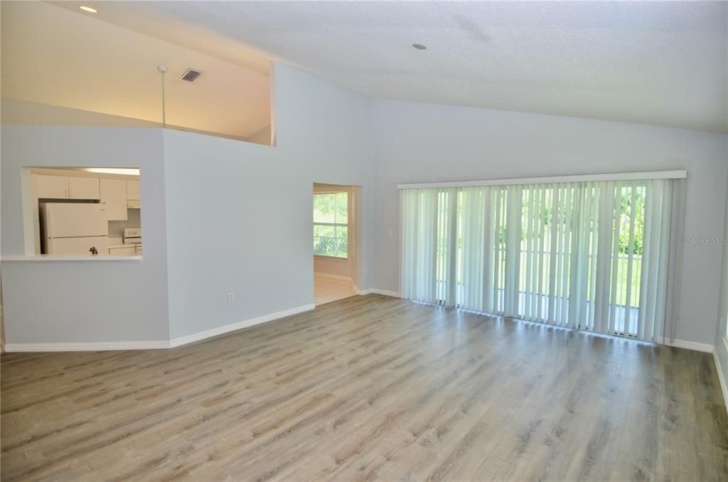 For Sale: $350,000 (3 beds, 2 baths, 1750 Square Feet)