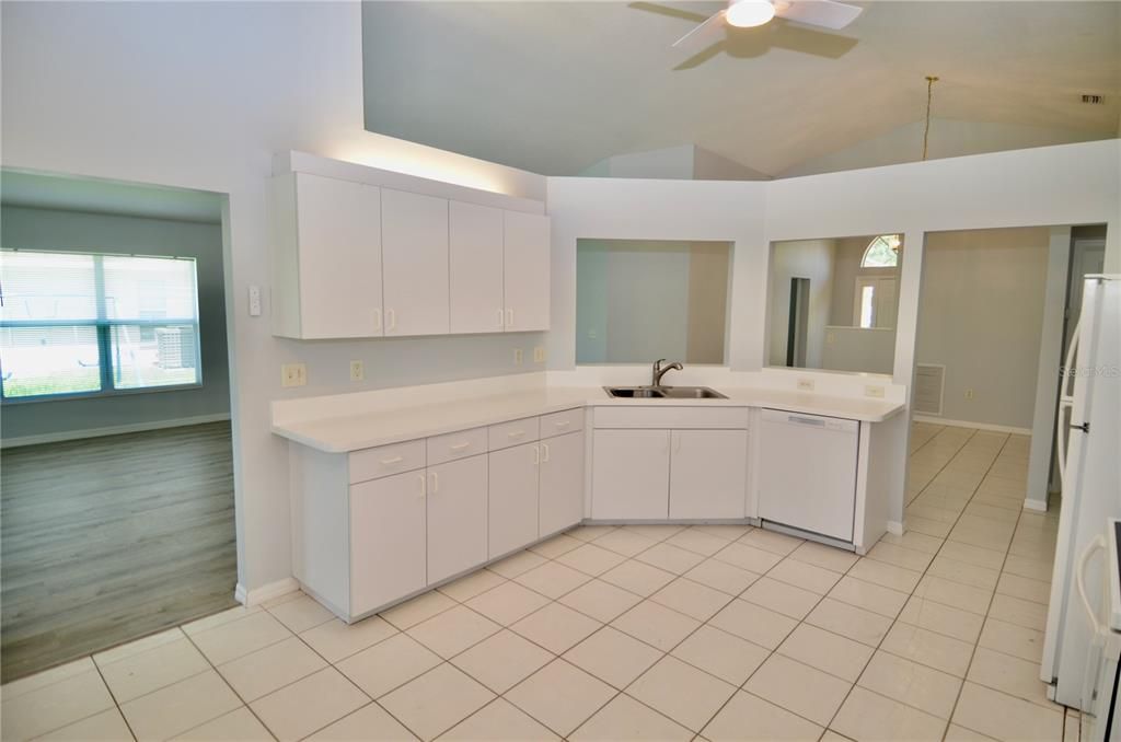 For Sale: $350,000 (3 beds, 2 baths, 1750 Square Feet)