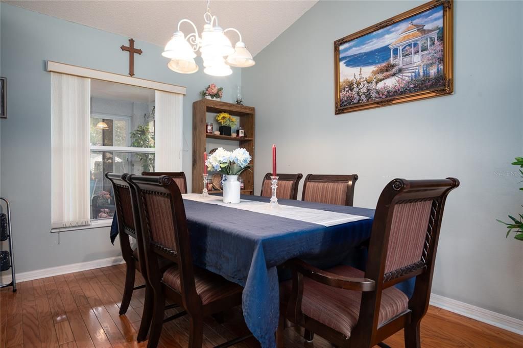 For Sale: $340,000 (3 beds, 2 baths, 1724 Square Feet)