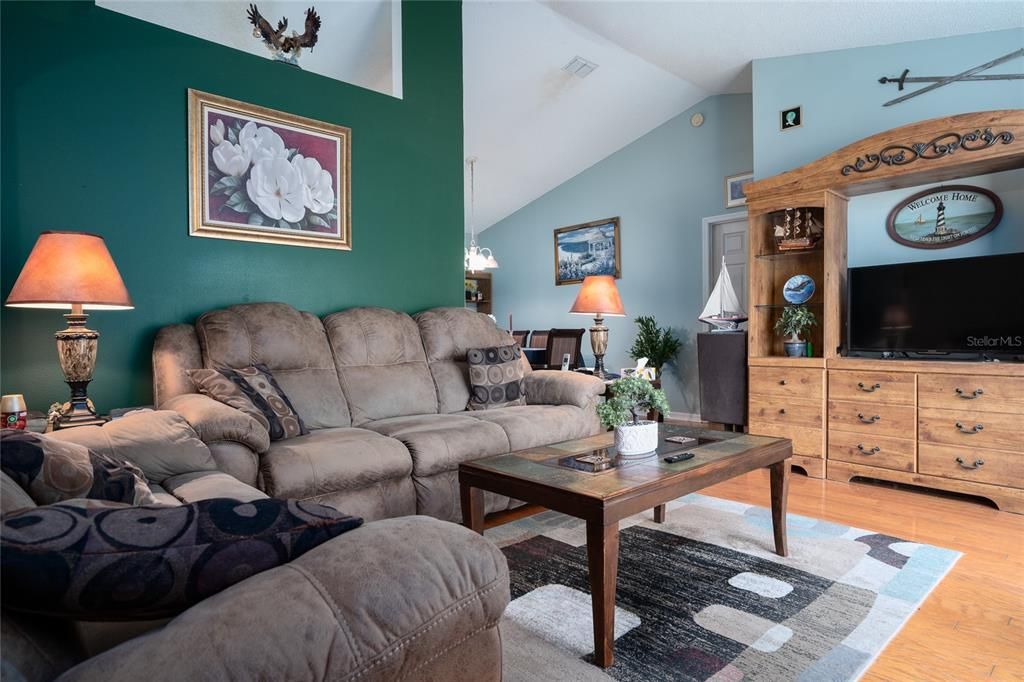 For Sale: $340,000 (3 beds, 2 baths, 1724 Square Feet)