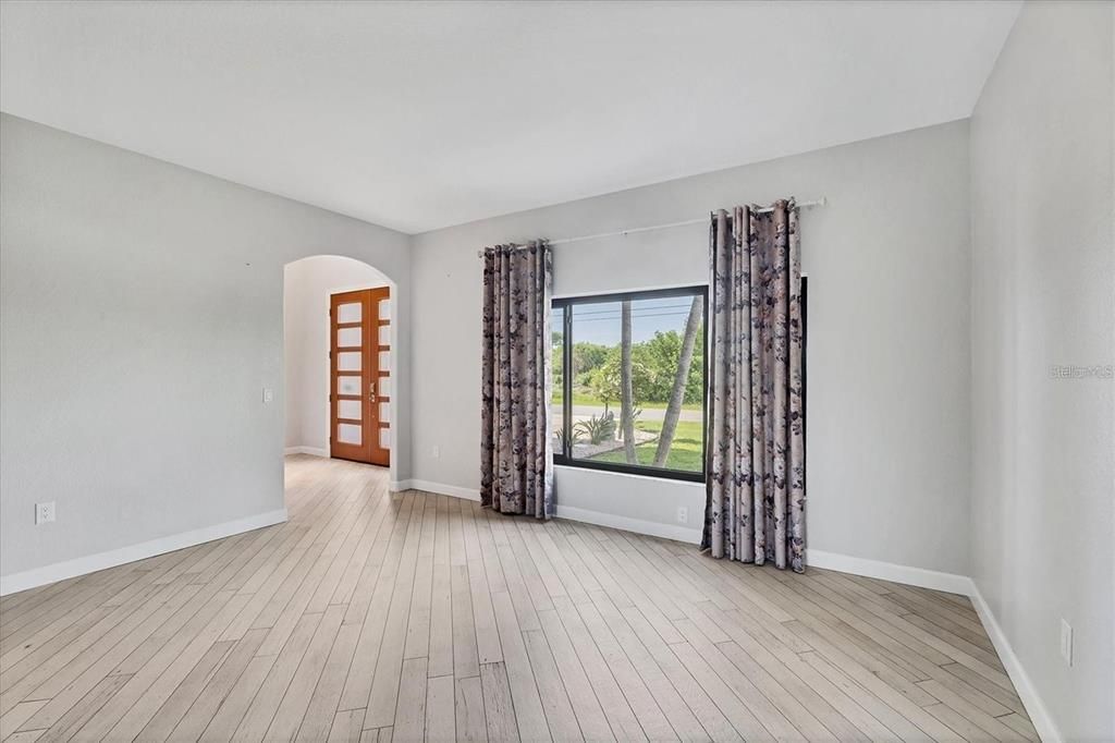 En Renta: $4,295 (4 camas, 2 baños, 3056 Pies cuadrados)