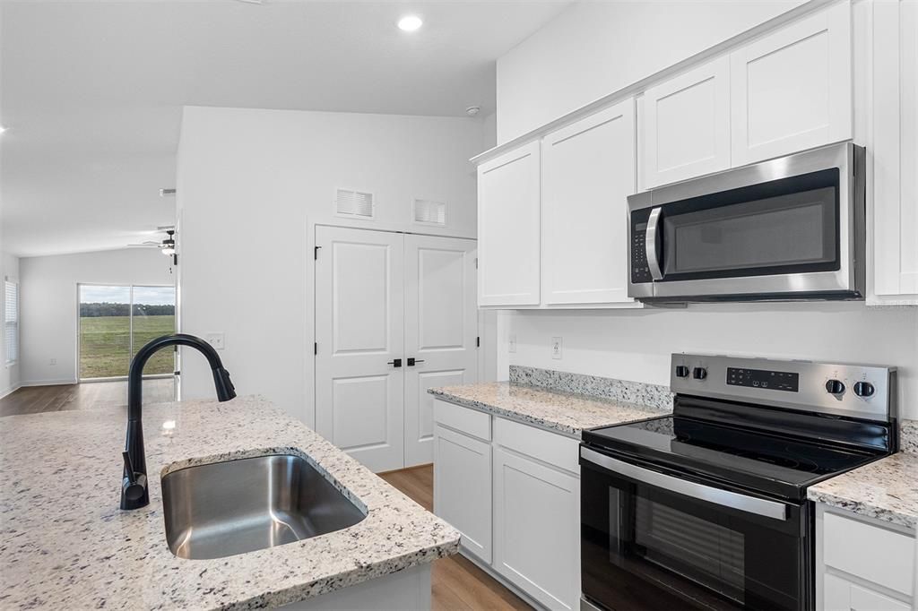 For Sale: $378,900 (4 beds, 3 baths, 1981 Square Feet)