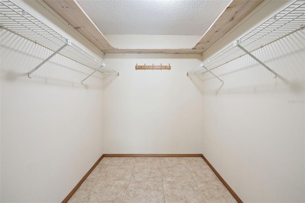 For Sale: $304,987 (2 beds, 2 baths, 987 Square Feet)