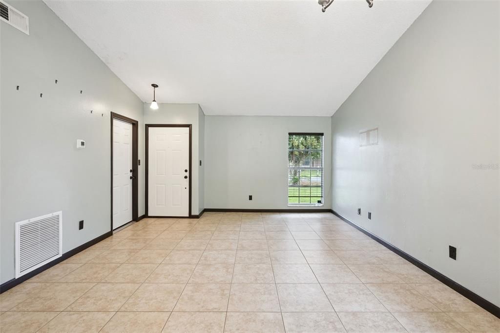 For Sale: $304,987 (2 beds, 2 baths, 987 Square Feet)