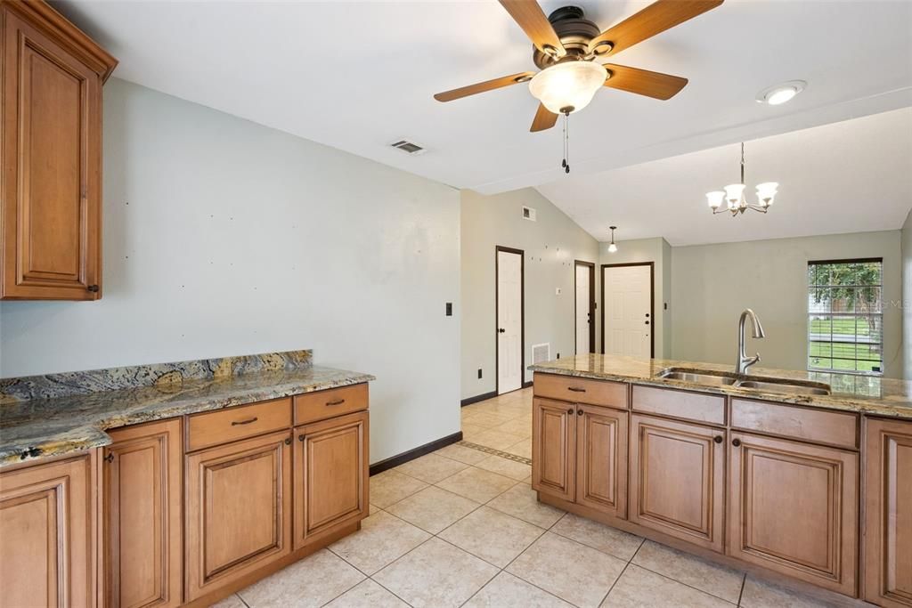 For Sale: $304,987 (2 beds, 2 baths, 987 Square Feet)