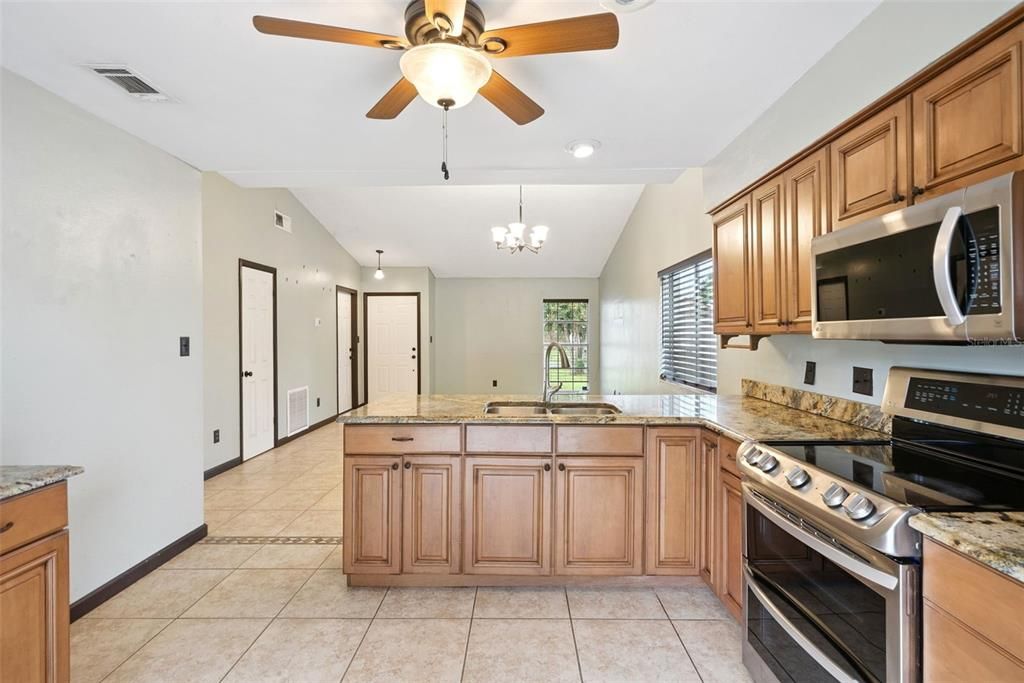 For Sale: $304,987 (2 beds, 2 baths, 987 Square Feet)