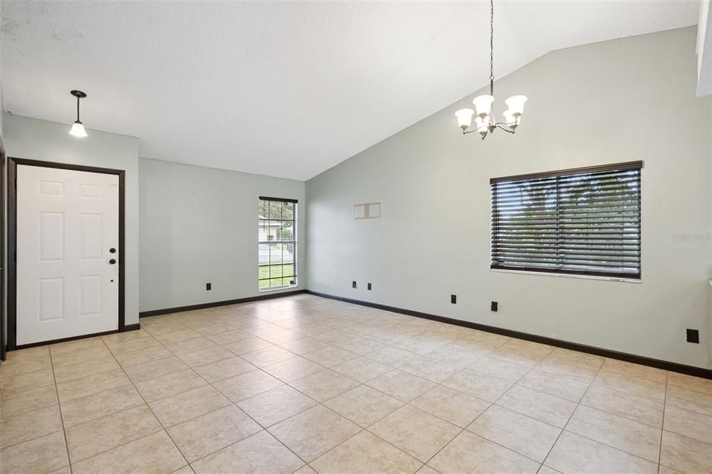 For Sale: $304,987 (2 beds, 2 baths, 987 Square Feet)
